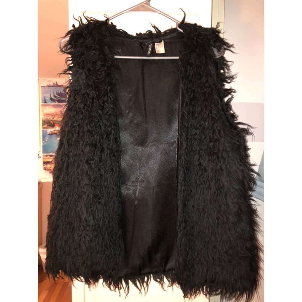 Black H&M furry vest Size 10